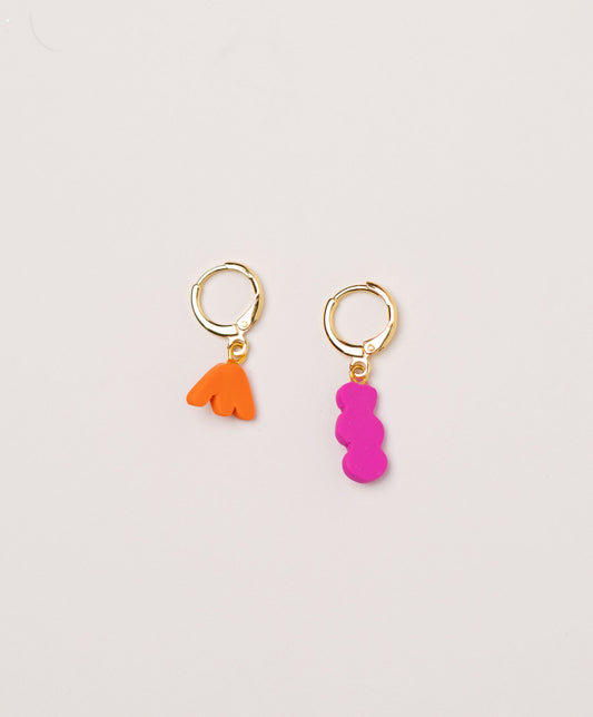Funky Shapes earrings by Little APÖ, handmade polymer clay earrings with small asymmetrical colorful shapes, lightweight and designed for young girls.