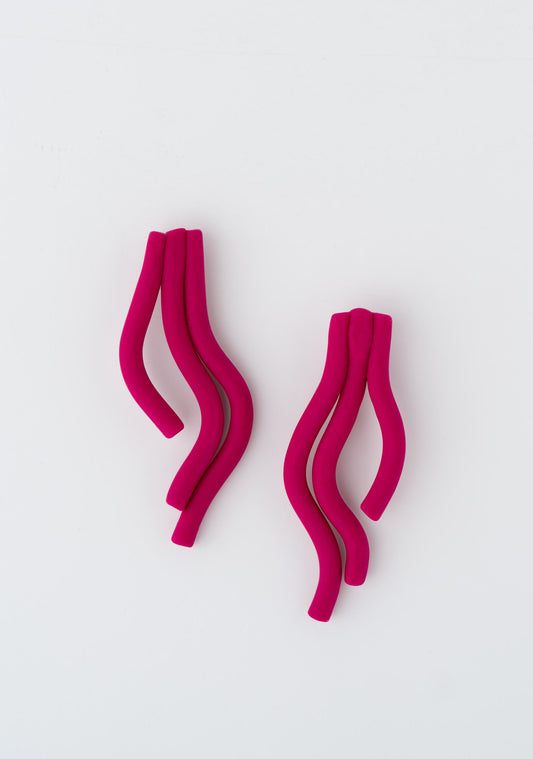Handmade Lluvia polymer clay earrings by APÖ, lightweight with artistic curved lines resembling falling rain, customizable colors.